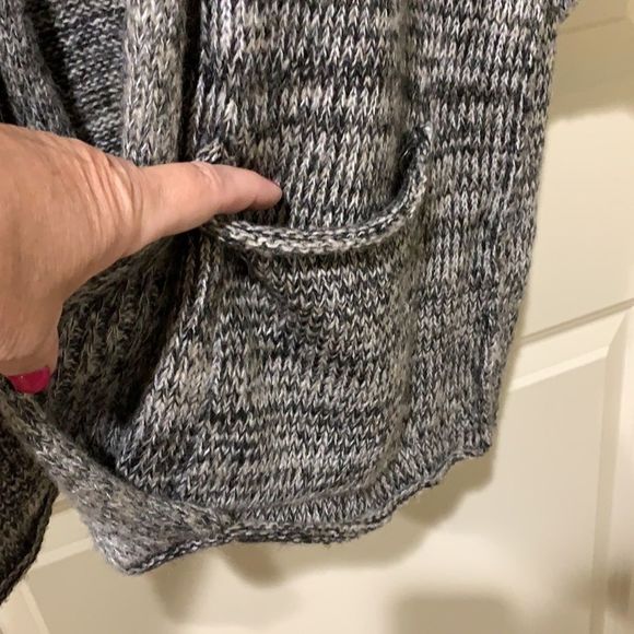 Max and Mia black and gray sweater - Picture 3 of 7